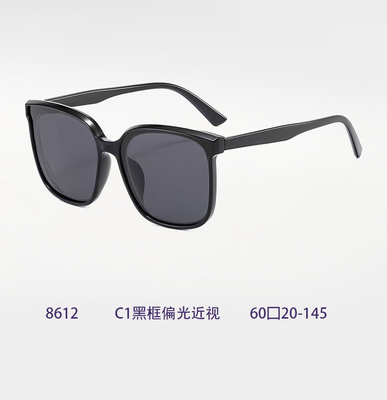 Dame moderne kvadratisk solbrille med UV-beskyttelse og smale stenger Skanto