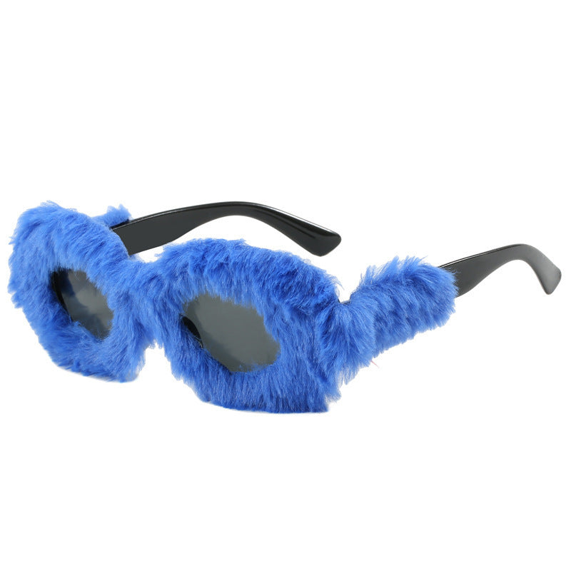Dame moteriktig solbrille i trendy fleece-design Skanto
