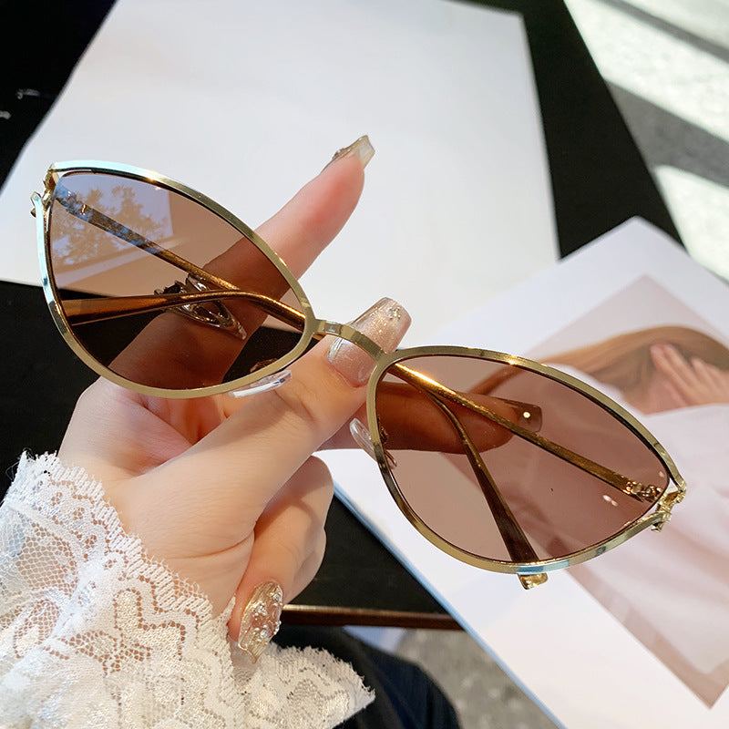 Dame Cat-Eye solbriller med elegant metallramme og UV-beskyttelse Skanto