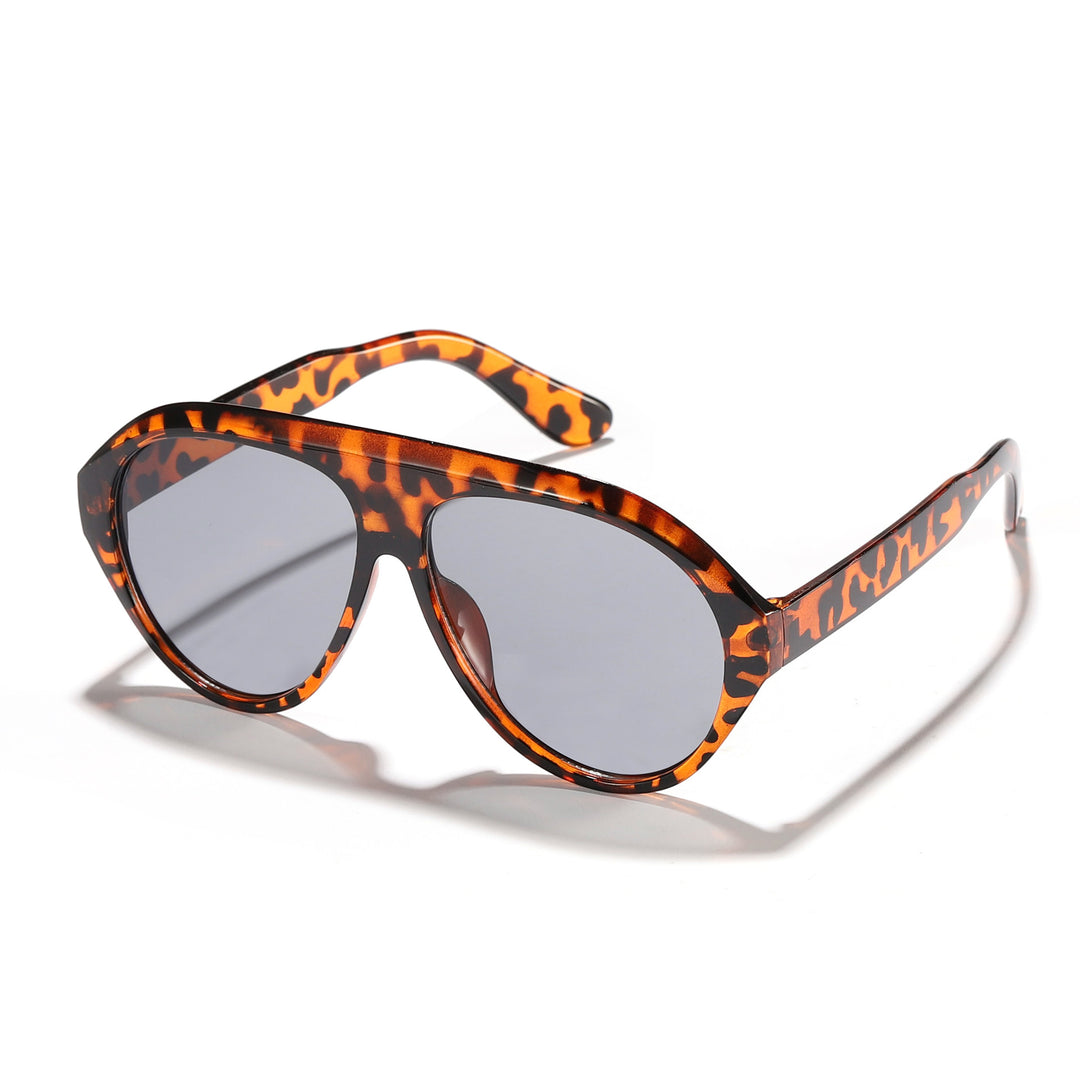 Dame solbrille med markant design og innovativ ramme Skanto