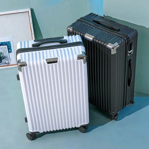 Hardshel suitcase with robust wheel system Skanto