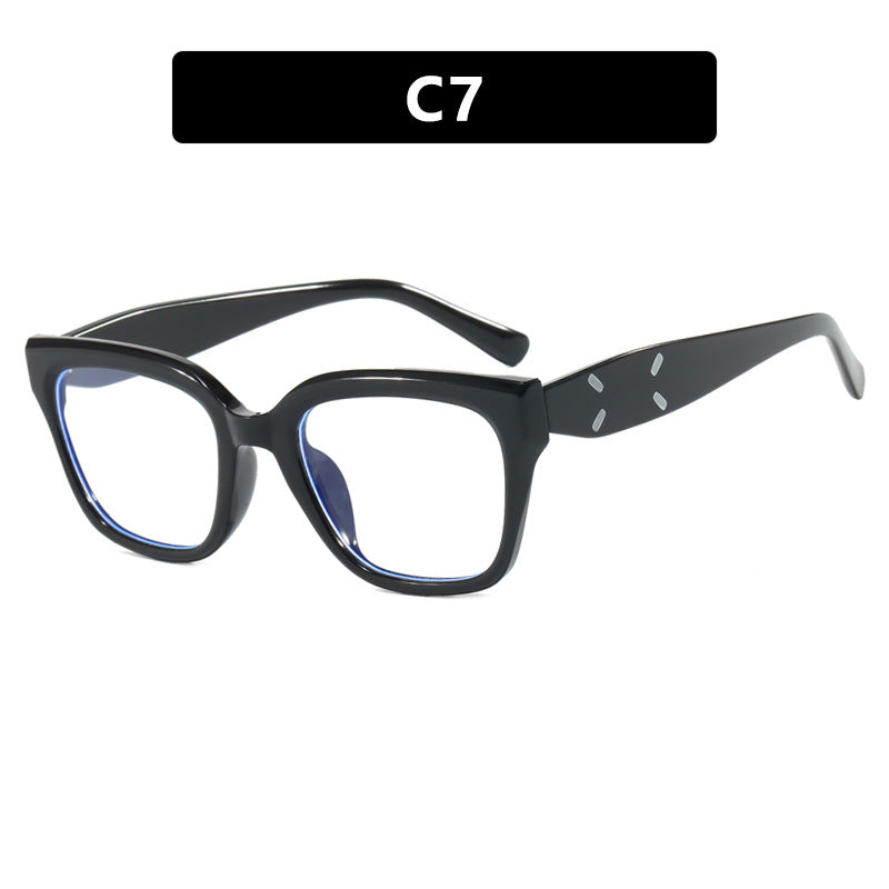 Dame moteriktig kvadratisk solbrille med UV-beskyttelse og elegant plastramme Skanto