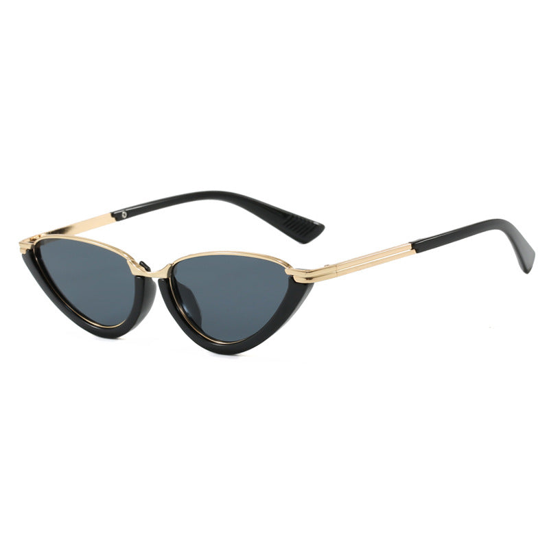 Dame futuristiske Cat-Eye solbriller med gyldne detaljer Skanto