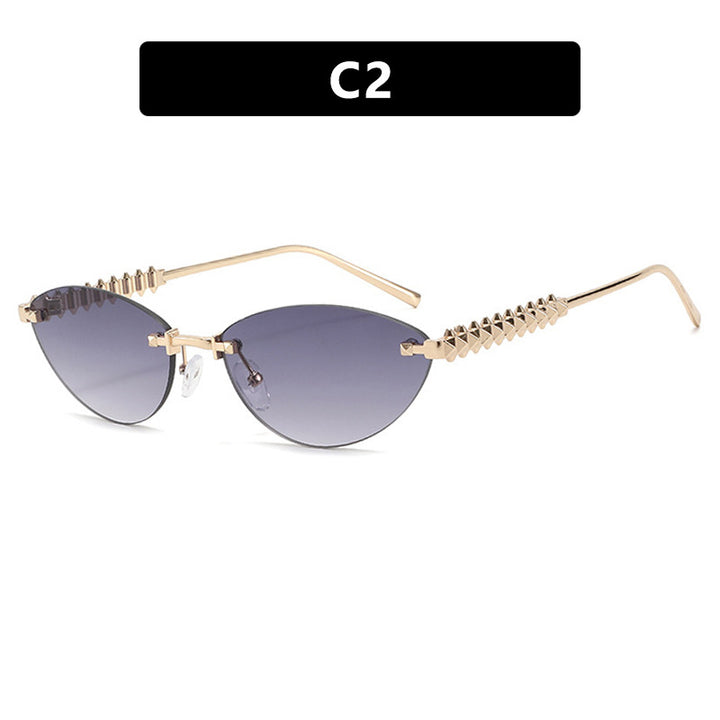 Dame solbrille i moderne, geometrisk design med stilfull metallramme og UV-beskyttelse Skanto