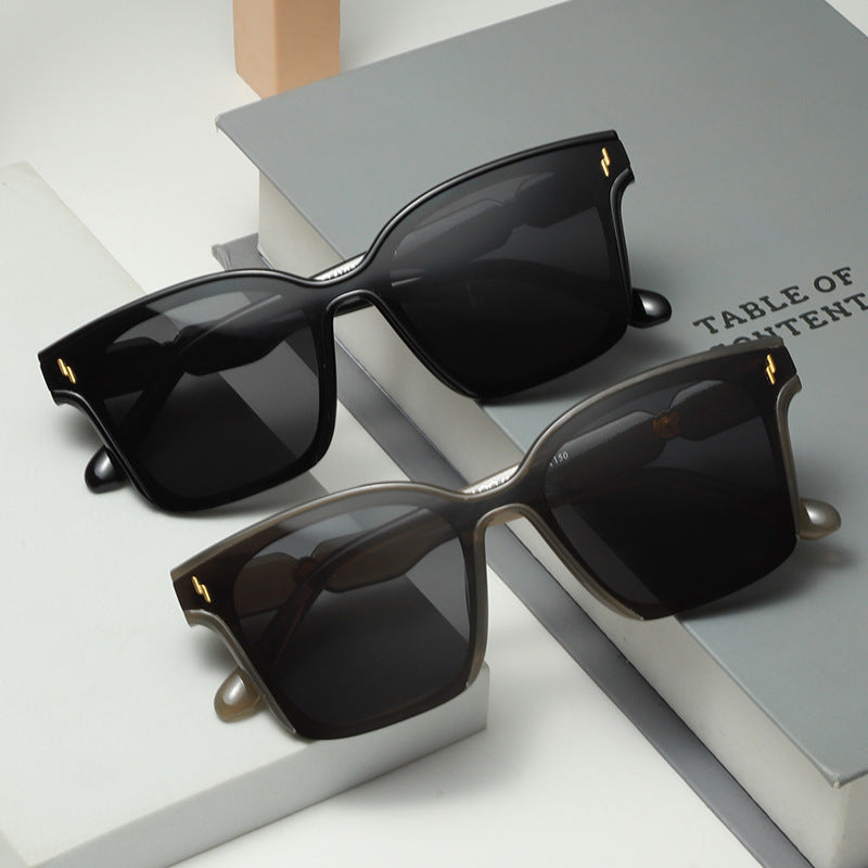 Dame Stilig solbrille med stilramme Skanto