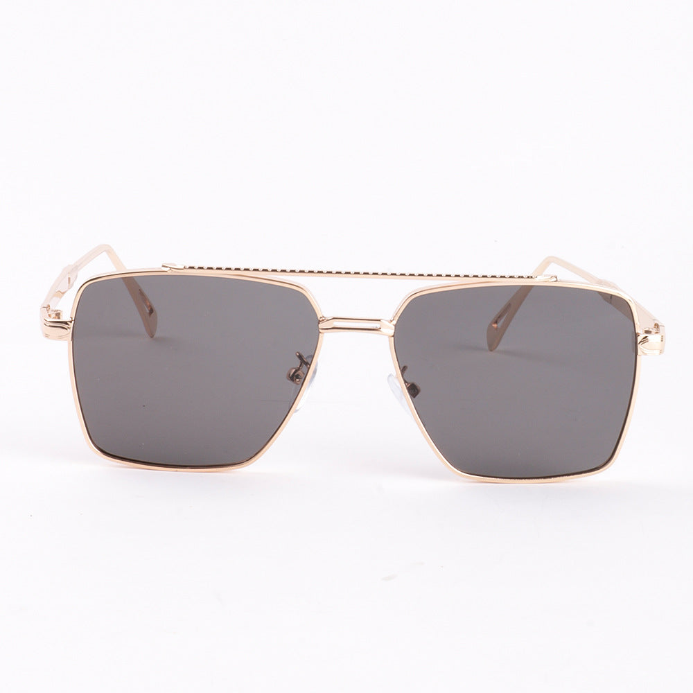 Dame oversized solbriller med elegant metallramme Skanto