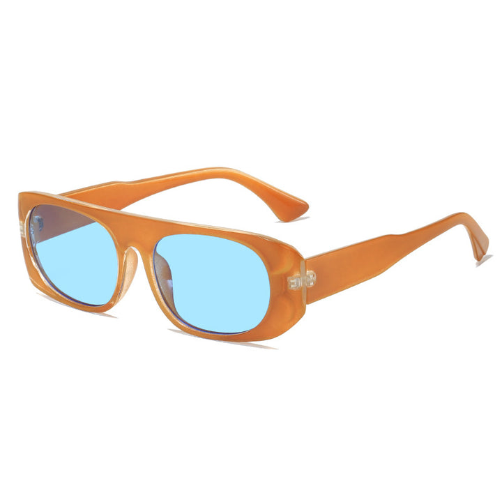 Dame moteriktig solbrille i elegant skjolddesign Skanto