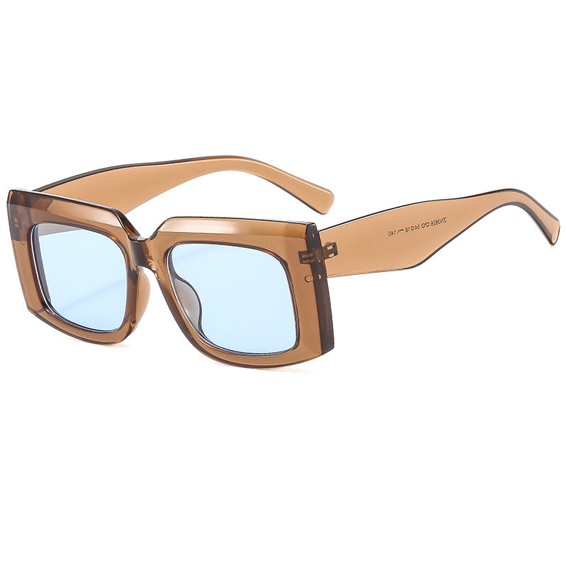 Dame Moda solbrille med markant kvadratisk ramme og UV-beskyttelse Skanto