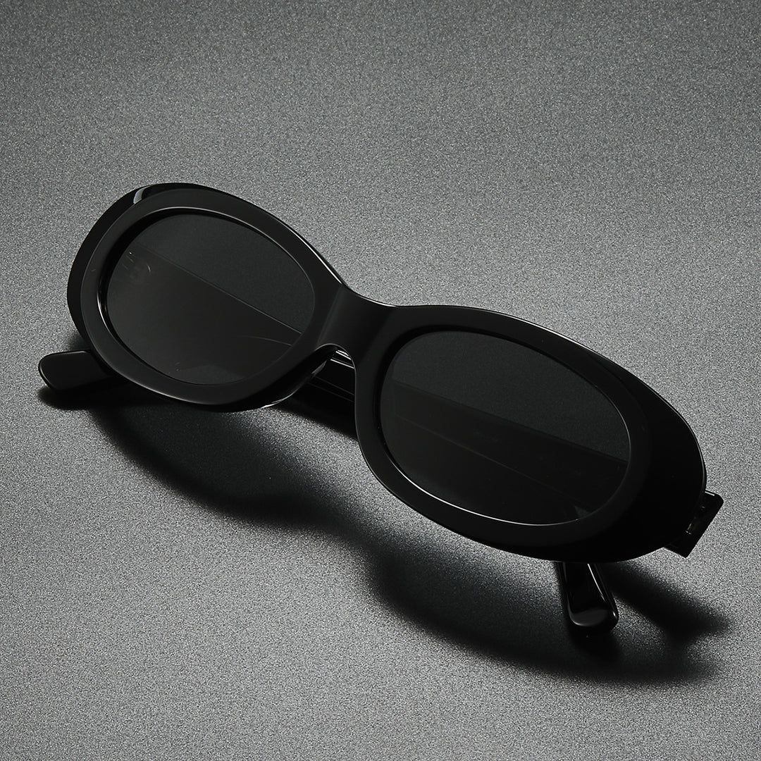 Dame moteriktig solbrille i elegant akvarellstil Skanto