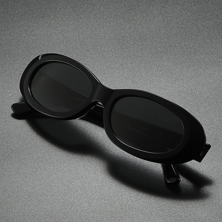 Dame moteriktig solbrille i elegant akvarellstil Skanto