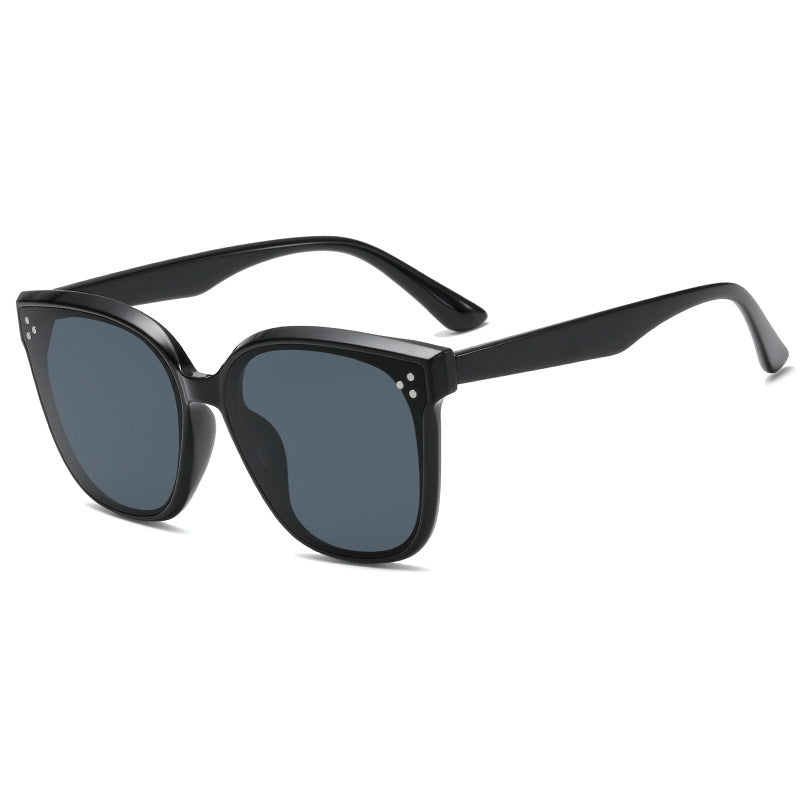 Dame firkantet solbrille med stilistisk, bred ramme Skanto