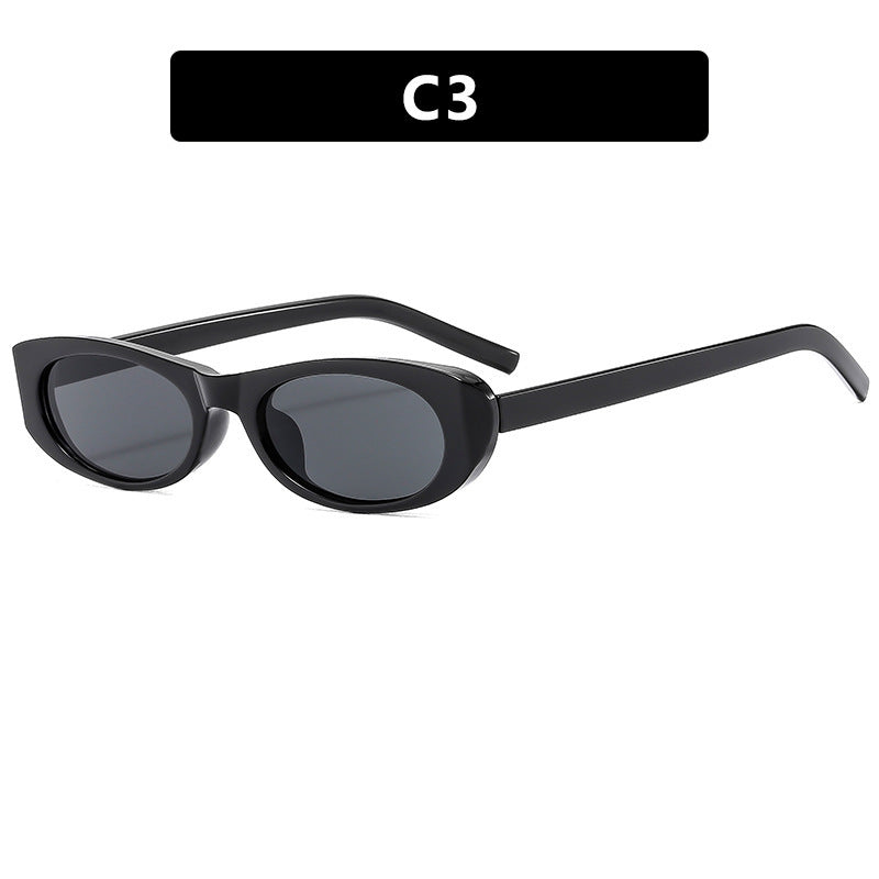 Dame moteriktig solbrille i elegant oval ramme Skanto