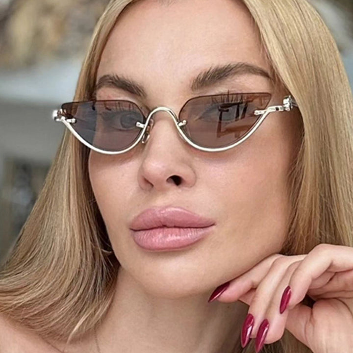 Dame Cat-Eye solbriller med gullfarget metallramme og UV-beskyttelse Skanto