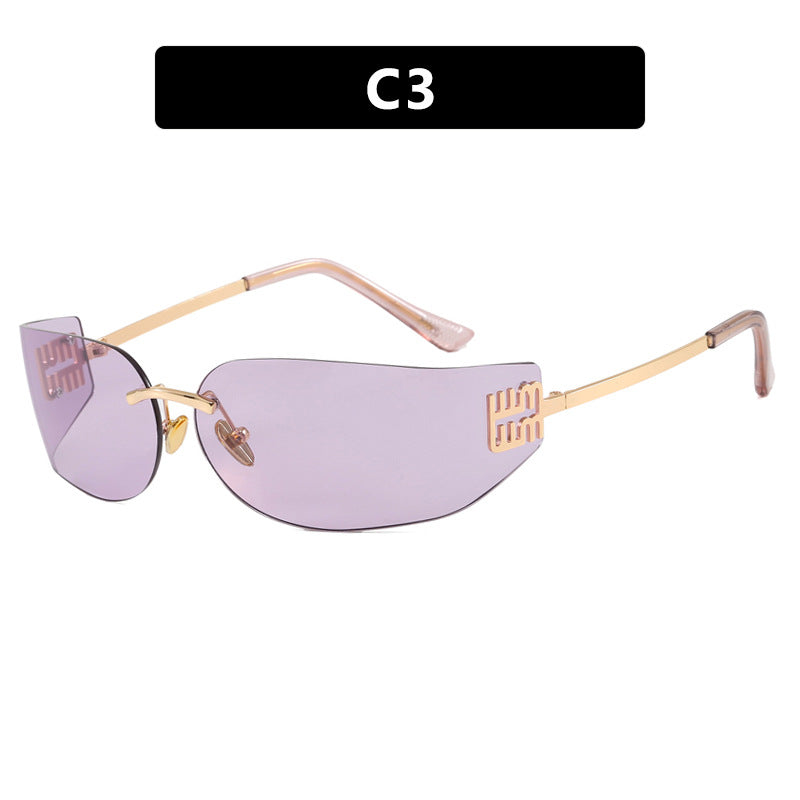 Dame futuristisk designer solbrille med uvanlig ramme og UV-beskyttelse Skanto