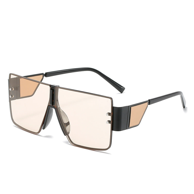 Dame trendy oversized solbriller med futuristisk design Skanto