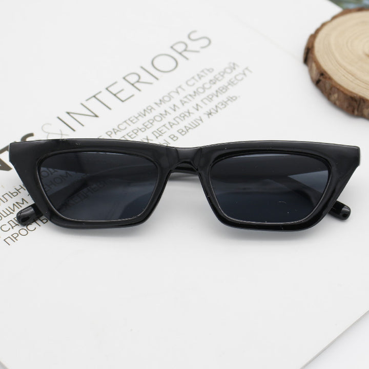 Dame geometrisk solbrille med raffinert plastikkramme Skanto