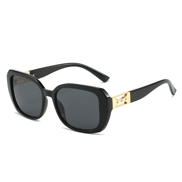 Dame Designer-solbrille med luksuriøst aksentuert ramme Skanto