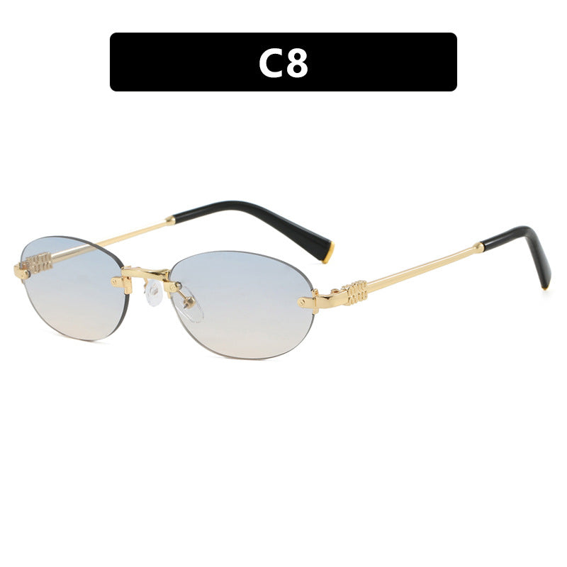 Dame moterimessig solbrille med oval ramme og elegante aksenter Skanto