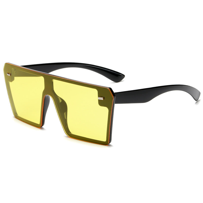 Dame Oversized solbriller i futuristisk design Skanto