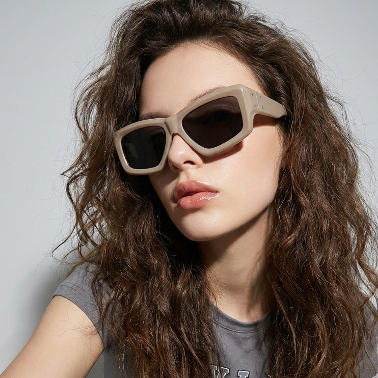 Damer oversized geometrisk solbrille med moderne ramme Skanto