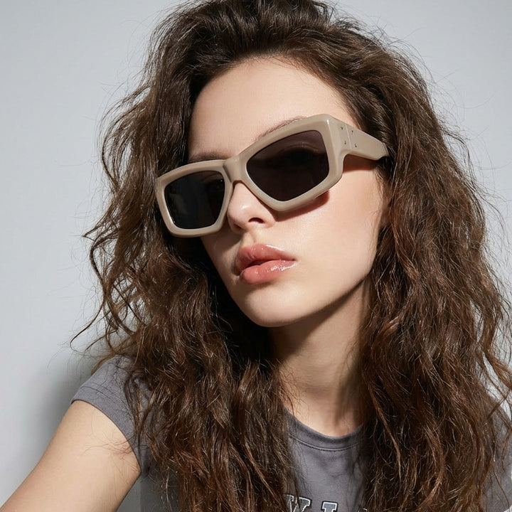 Damer oversized geometrisk solbrille med moderne ramme Skanto