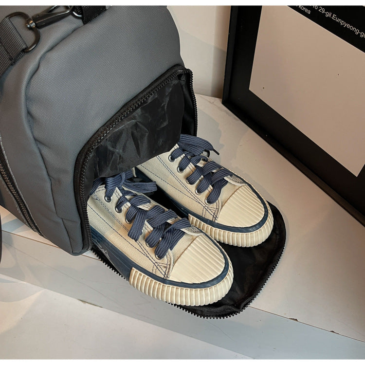 Sports bag with reinforced zipper and side pocket Skanto