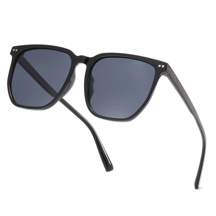 Dame moteriktig solbrille i klart design Skanto