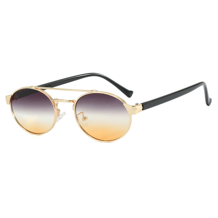 Dame moteriktig solbrille i stilfullt rundt design med gull aksenter Skanto
