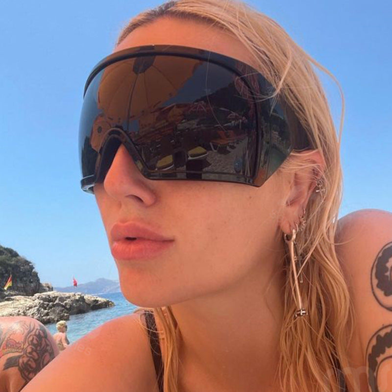 Dame sporty solbrille med aerodynamisk design Skanto