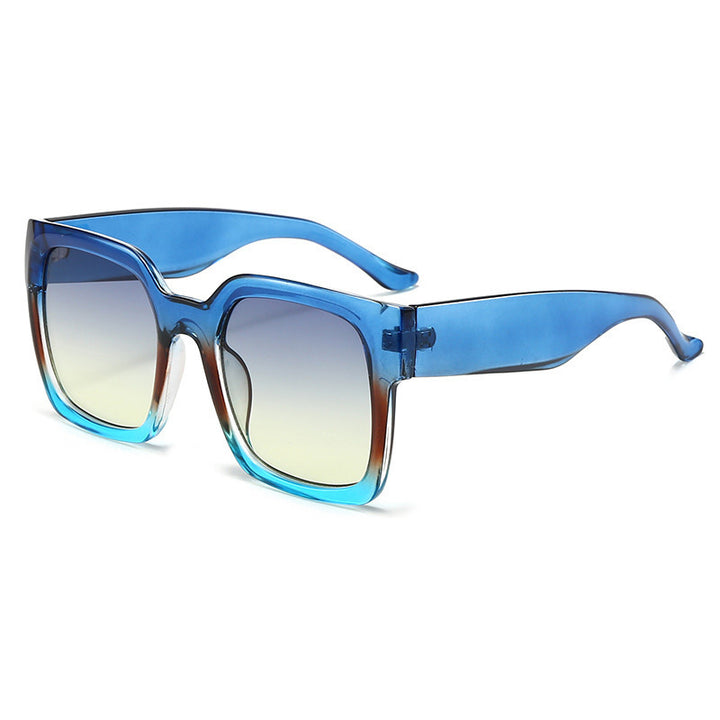 Dame firkantet solbrille med stilfull gjennomsiktig ramme og myk fargegradient Skanto