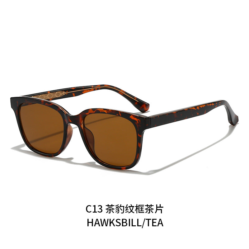 Kvinne retro-inspirerte solbriller med beskyttet UV-filter og robust ramme Skanto