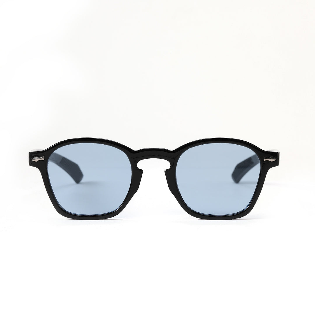 Dame moteriktig solbrille med innovativt design og matt plastikkramme Skanto