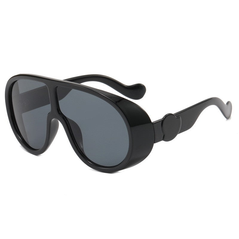 Dame Sporty Oversized Solbriller med innovativt design Skanto