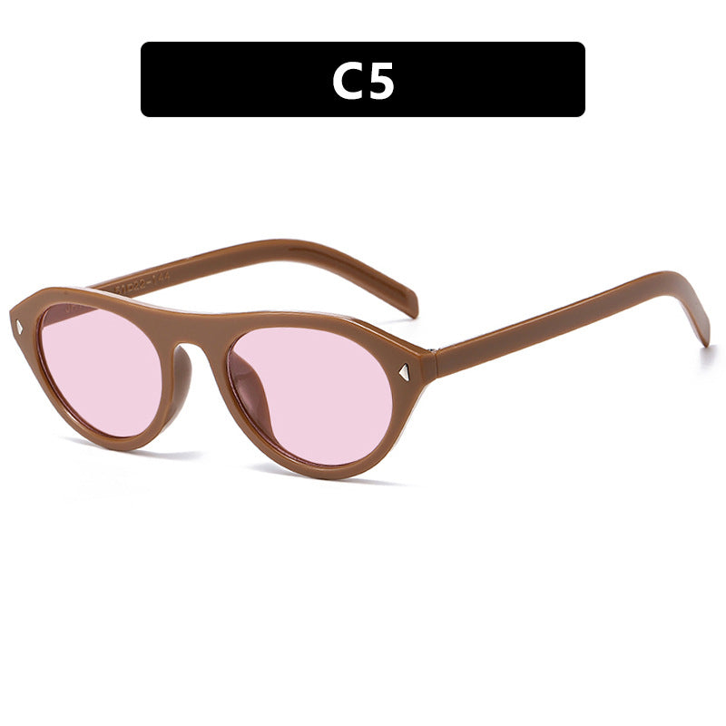 Dames moteriktig solbrille med buet ramme og beskyttende UV-filter Skanto