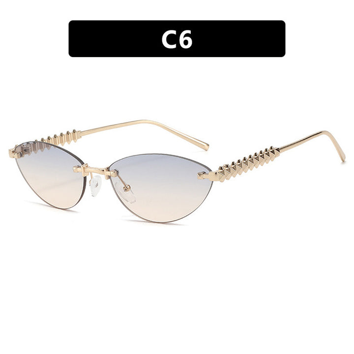 Dame solbrille i moderne, geometrisk design med stilfull metallramme og UV-beskyttelse Skanto