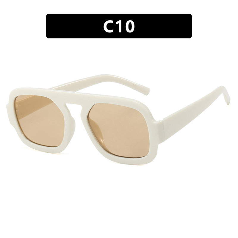 Dame moteriktig solbrille i moderne retro-stil Skanto