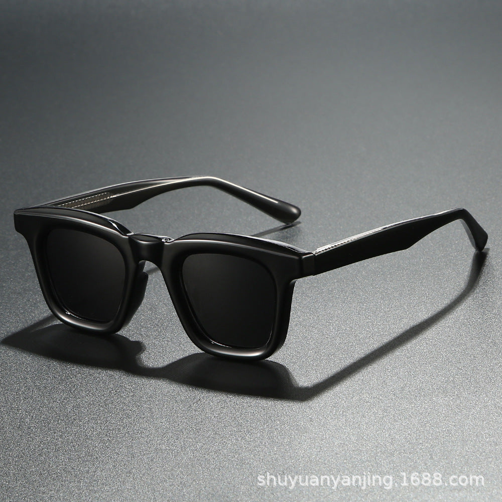 Dame Modisk solbrille i moderne firkantet design med høy UV-beskyttelse Skanto