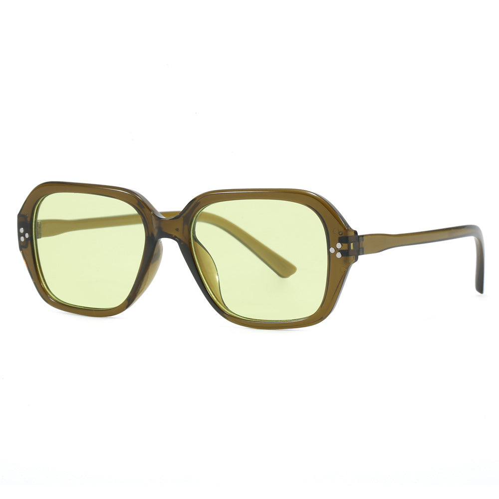 Dame moteriktig oversized solbrille i elegant design Skanto
