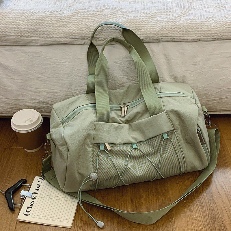 Sporty crossbody bag with adjustable carrying handles and breathable mesh material Skanto