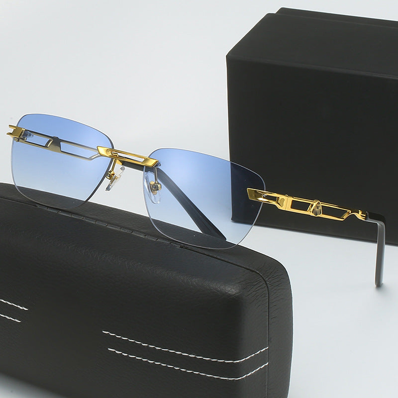 Dame Designer solbrille med elegant metallramme Skanto