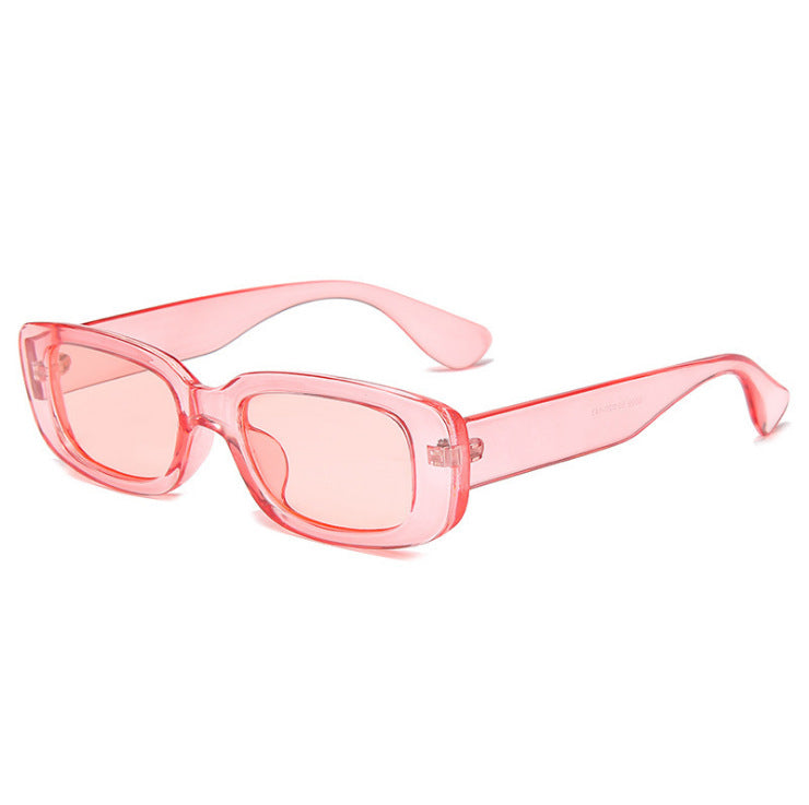 Dame moteriktig solbrille med trendy havskjell-design Skanto