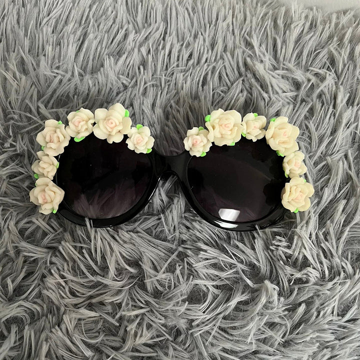 Dame solbriller med florale aksenter Skanto