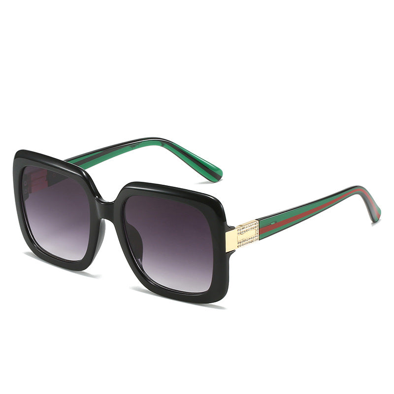 Dame elegant oversized solbriller med luksuriøse metallkanter Skanto