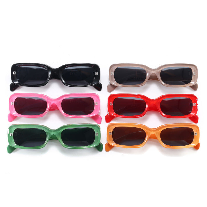Dame stilig designer solbrille med moderne, rektangulær ramme Skanto