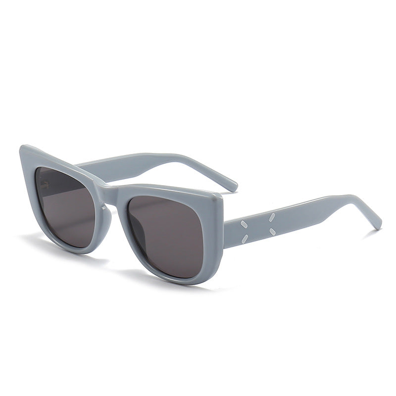 Damer moderne oversized solbriller i unikt design Skanto