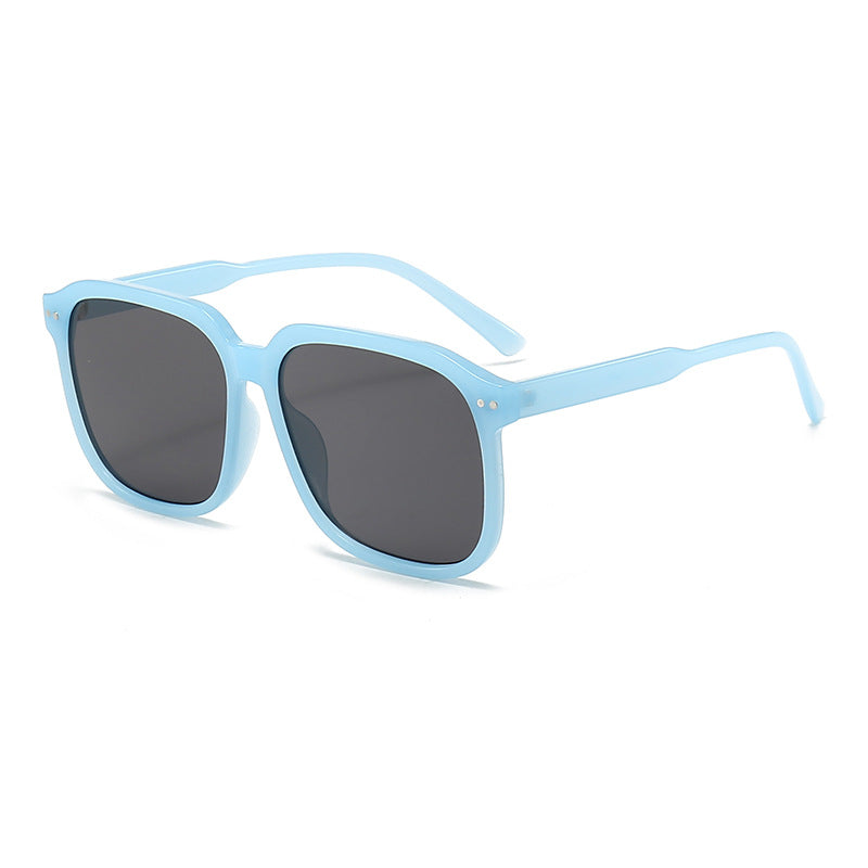 Dame Kvadratisk Solbrille med robust ramme og UV-beskyttelse Skanto