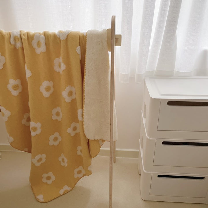Unisex Kosebomullteppe med Lekent Blomsterdesign Skanto