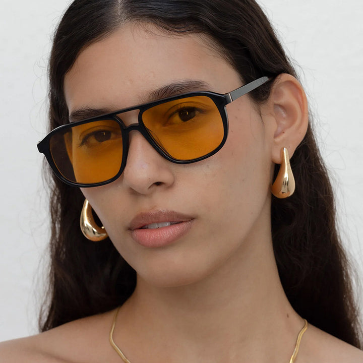 Dame moteriktig solbrille i elegant kvadratdesign Skanto