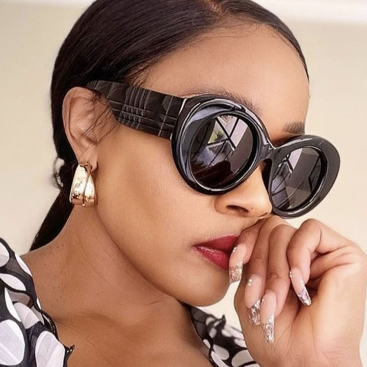 Dame ekstravagant solbrille med kreativ ramdesign og beskyttende UV-filter Skanto