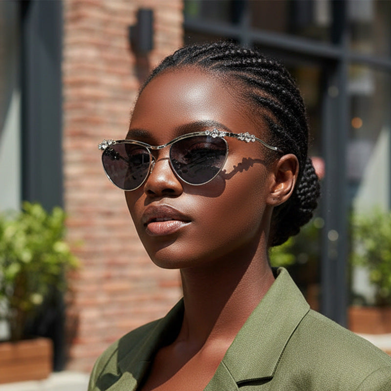 Dame Designer-solbrille med glitrende detaljer Skanto